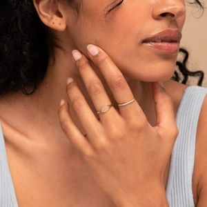 Mejuri Signet Ring - 14k yellow gold size 6